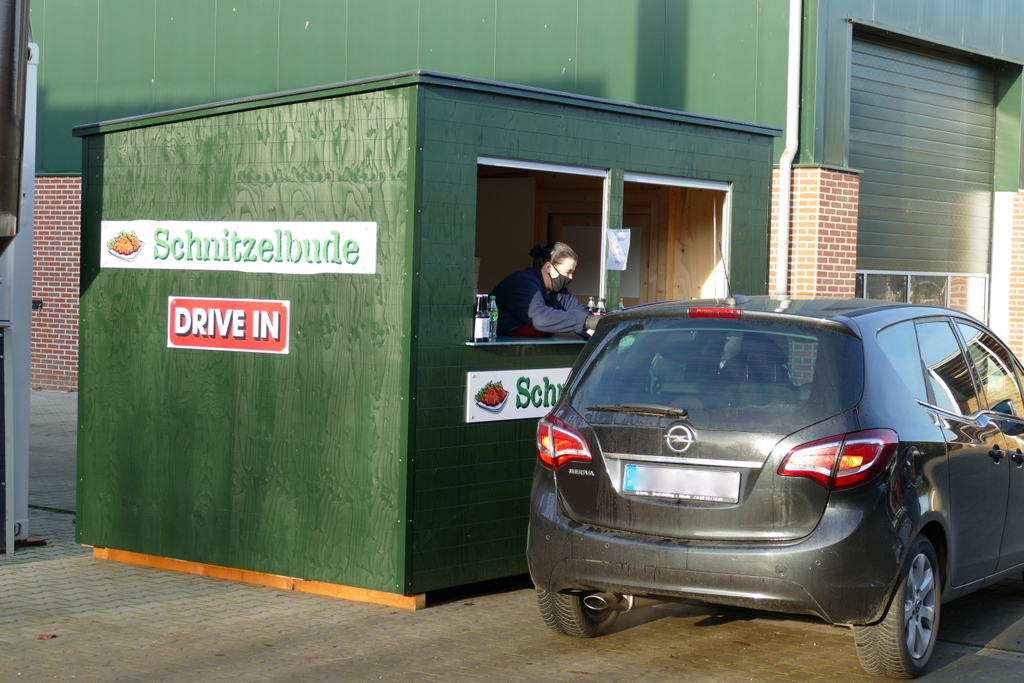 Schnitzel DRIVE IN Schnitzel DRIVE IN